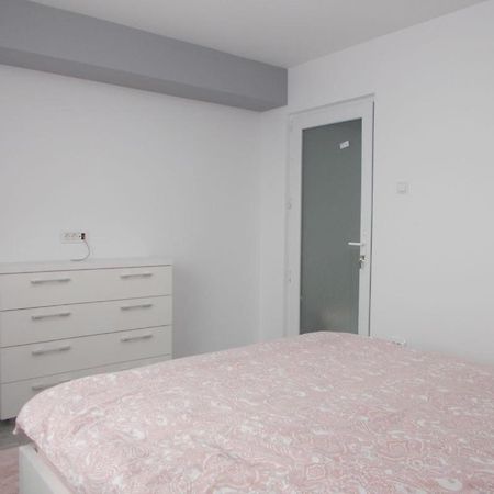 Apartament Tanya Apartman Tergovistye Kültér fotó